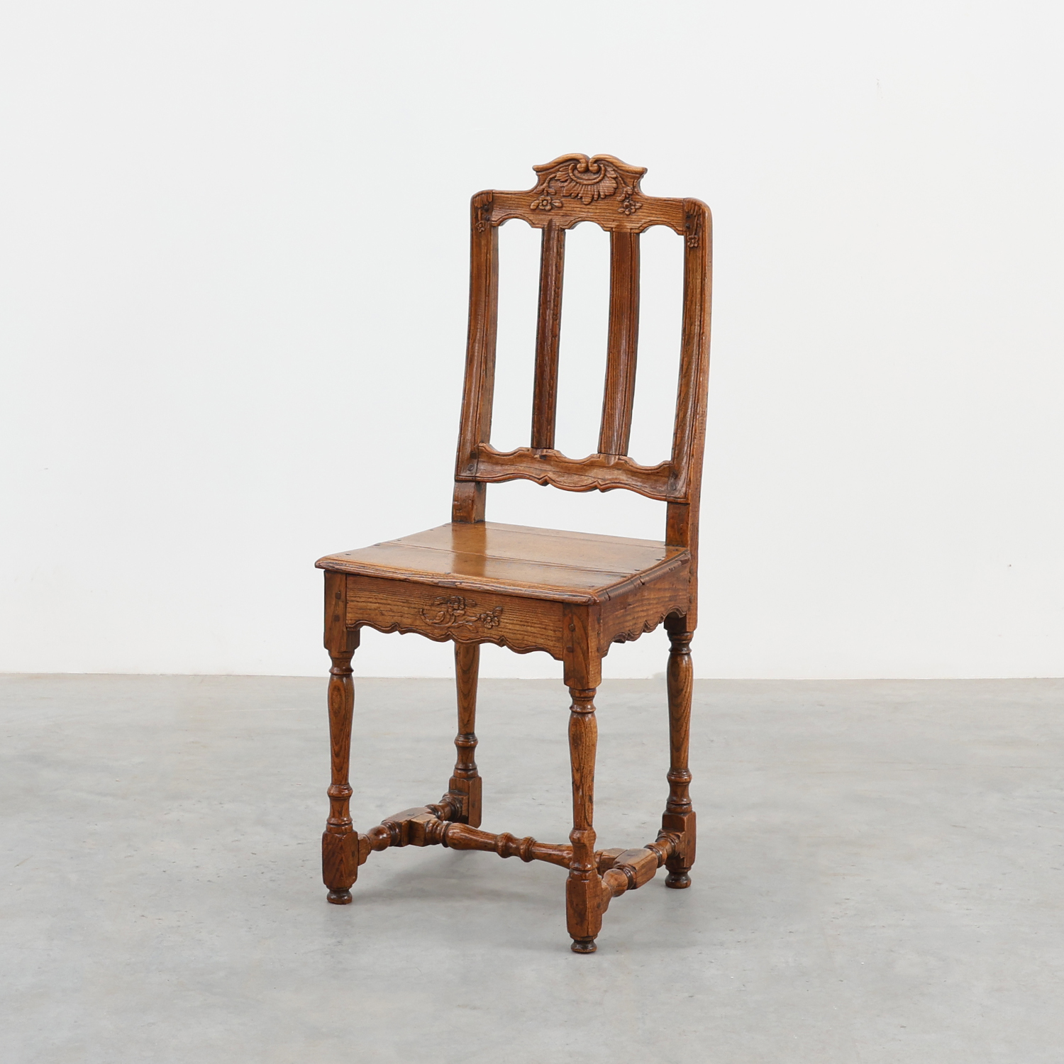 Antique carved oak side chair, France 18th century -img